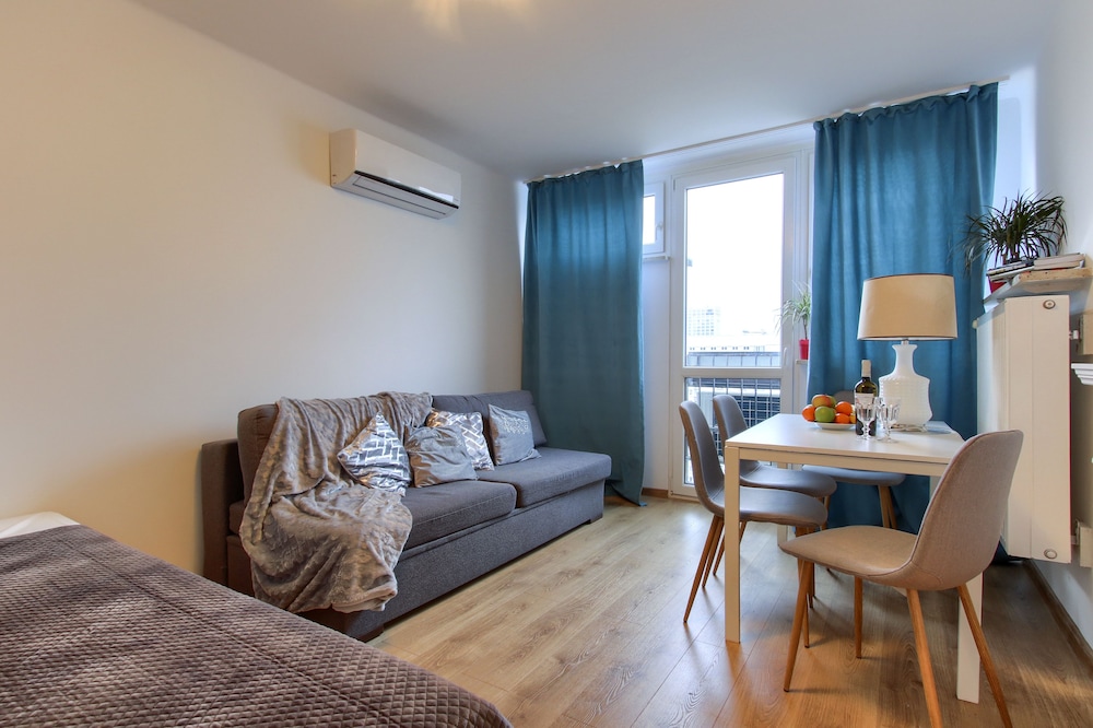 UNIT Warszawa Centrum Room by Metro Rondo ONZ