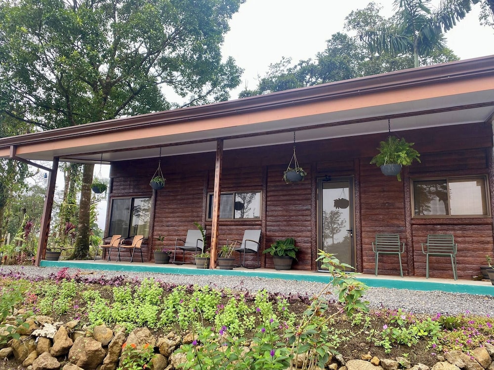 Pura Vidaville - Hiker's Hideaway