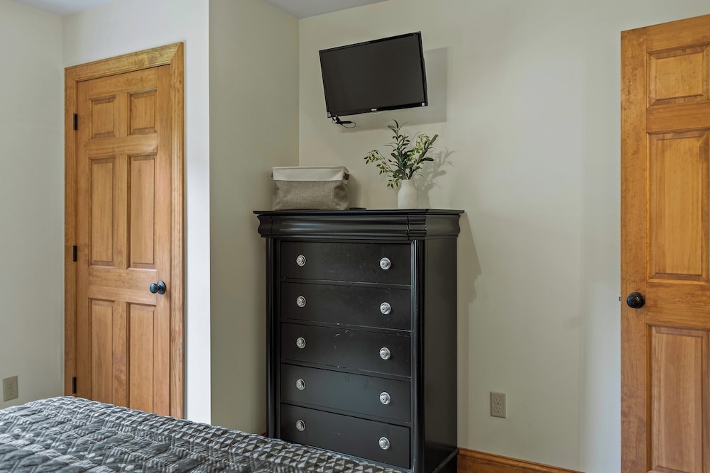 Otter Banks by Avantstay Sleeps 18 + Hot Tub, Views, Game Room view 2