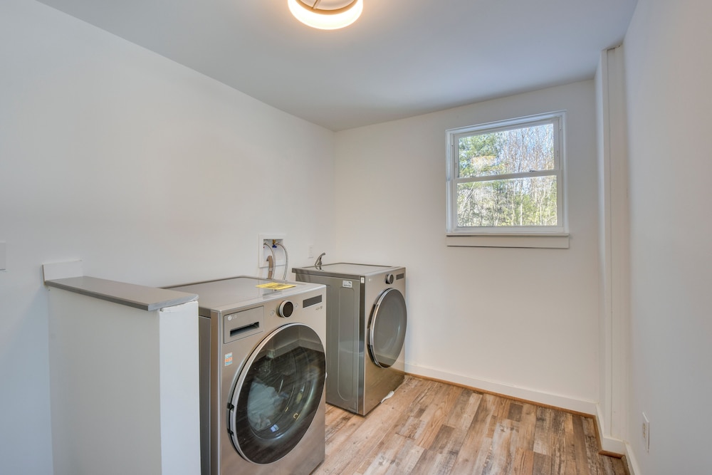 Mountain-view Gem w/ Community Perks in Dillard!