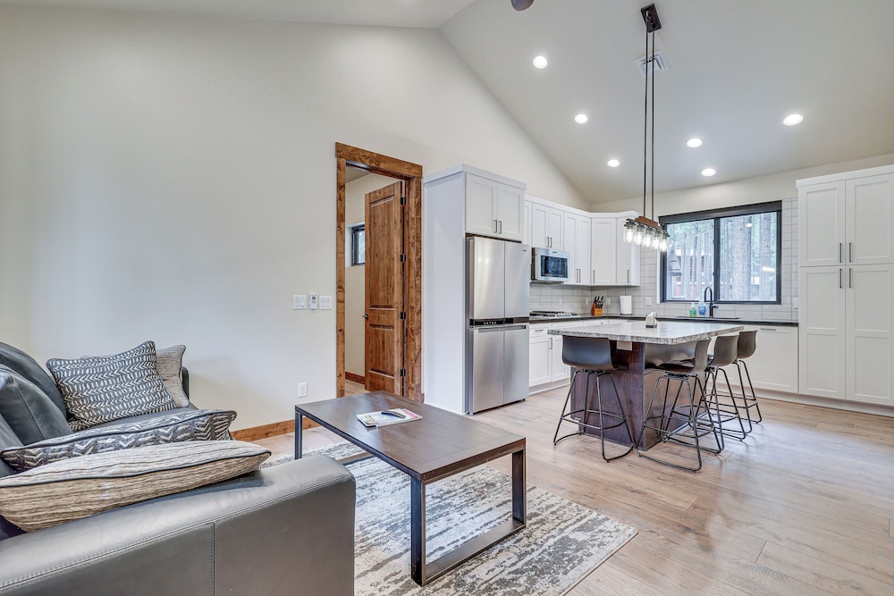 Contemporary & Cozy! Pinetop Country Club Casita