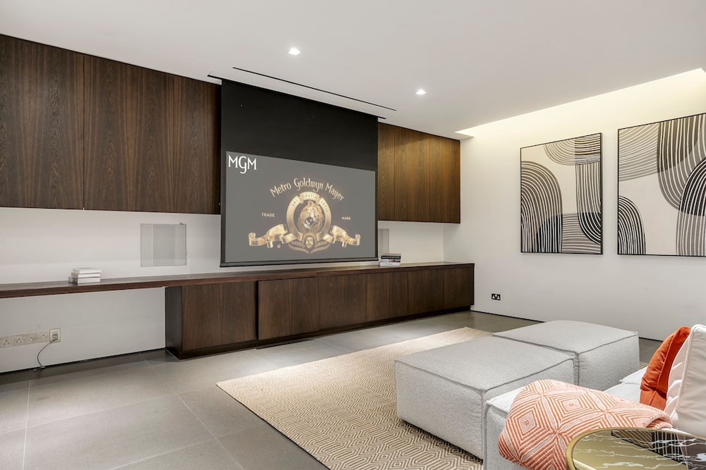 Paddington Luxury 3-bed Mews Private Cinema Gym