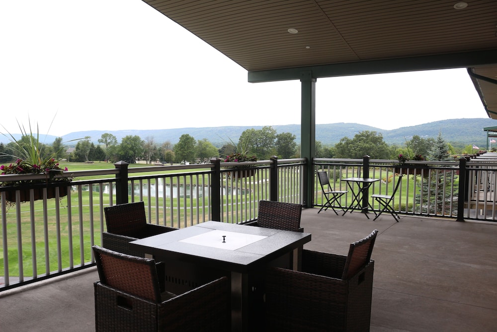 The Lodge at Woodstone Country Club