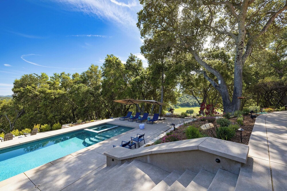 Rancho Robles by Avantstay Vineyard Villa w/ Views, Pool & Privacy