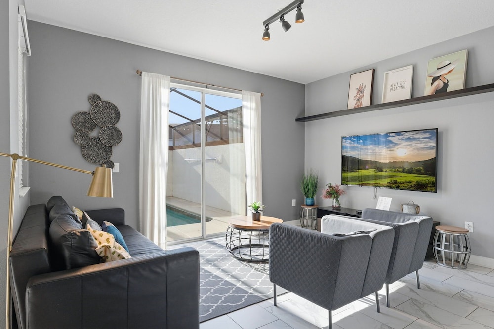 Relaxing 4BR Villa With Pool in Champions Gate