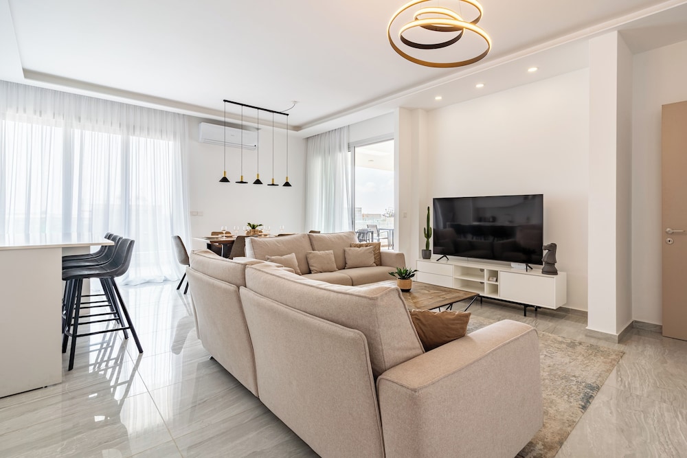 YAMAS Urban Living Platinum 77 Apartments
