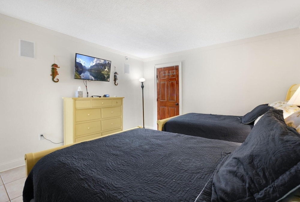 High Point North 7a 3 Bedroom Condo by RedAwning view 4