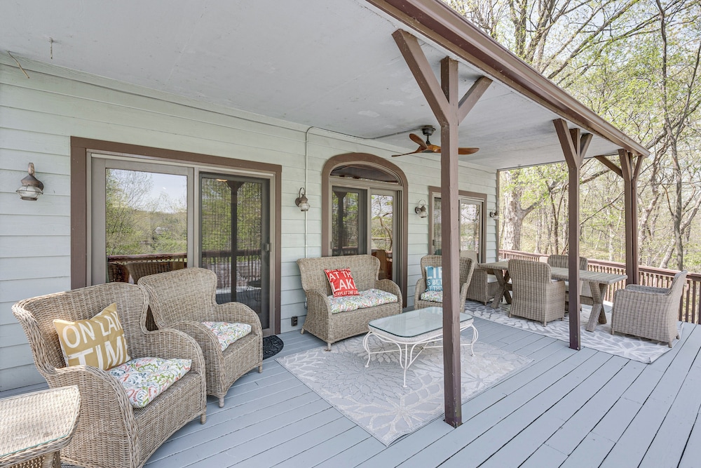 Charming Cottage: Steps to Lake Wandawega!
