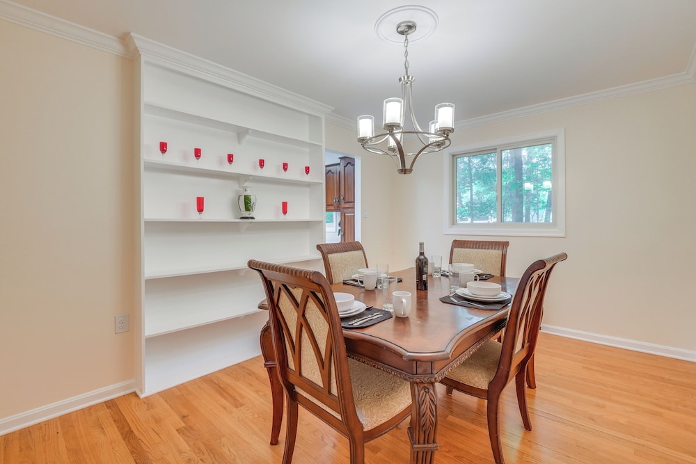 9 Mi to Historic District: Ellicott City Home!