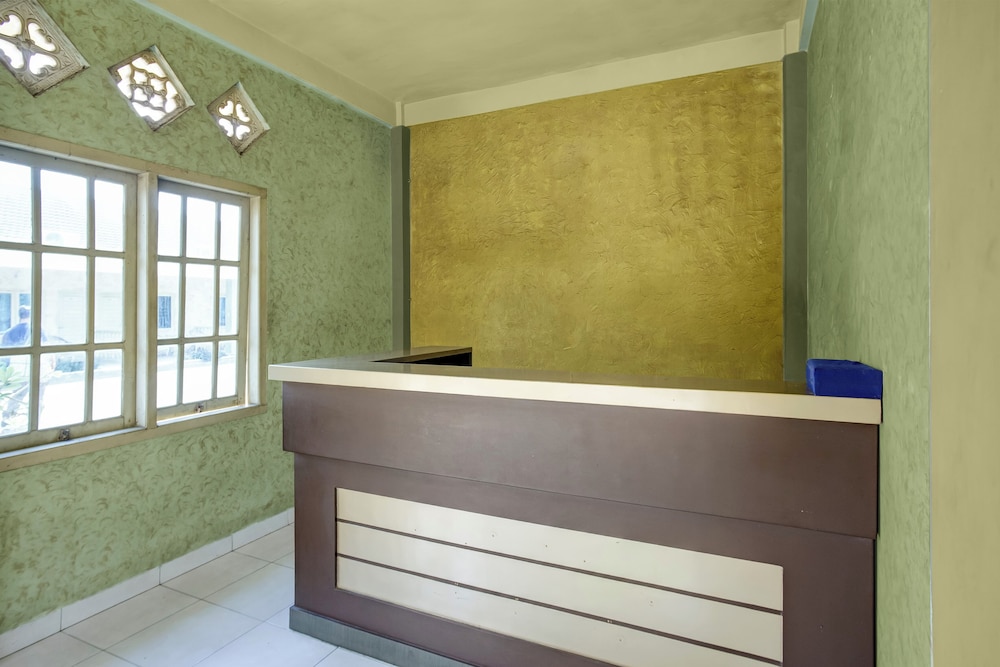 Hotel O near Universitas Widya Dharma