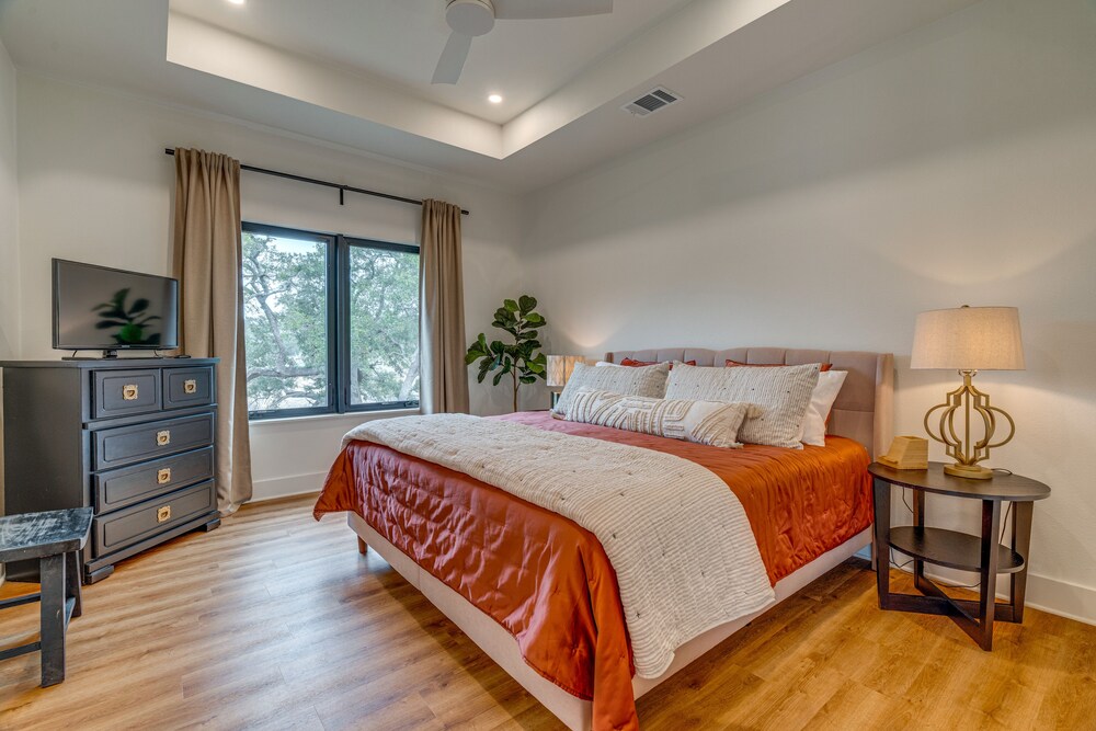 Chic Burnet Home on Lake Buchanan w/ 2 Fireplaces! - Property Image 31