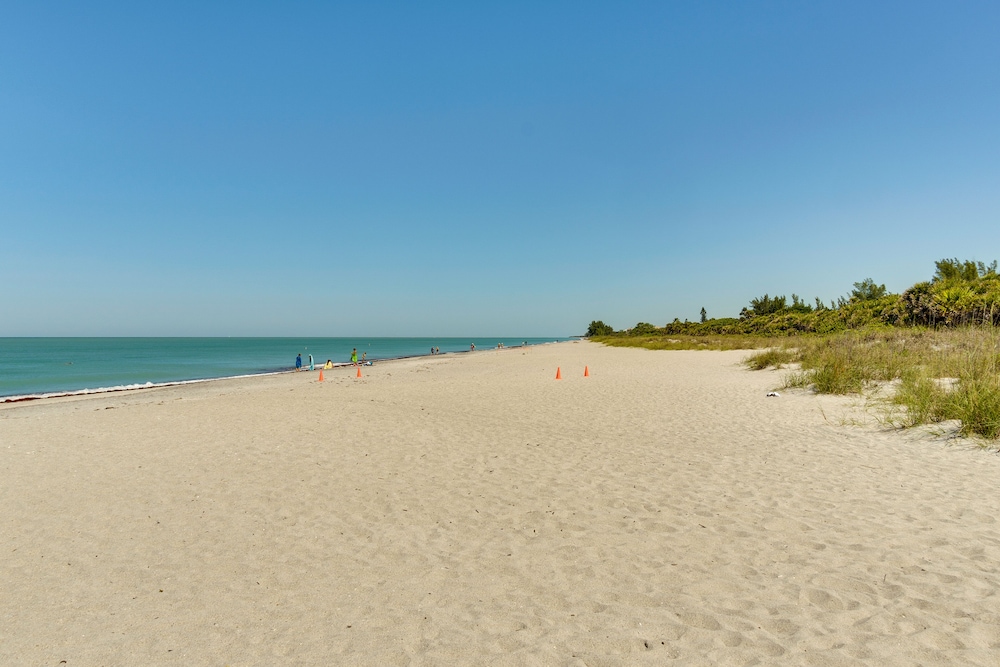 Pet-friendly Venice Vacation Rental, 3 Mi to Beach