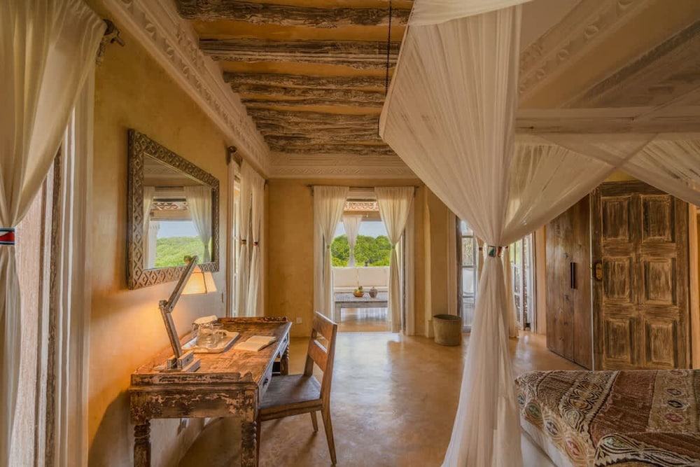 Amani House 5 Bedrooms Sleeps 10