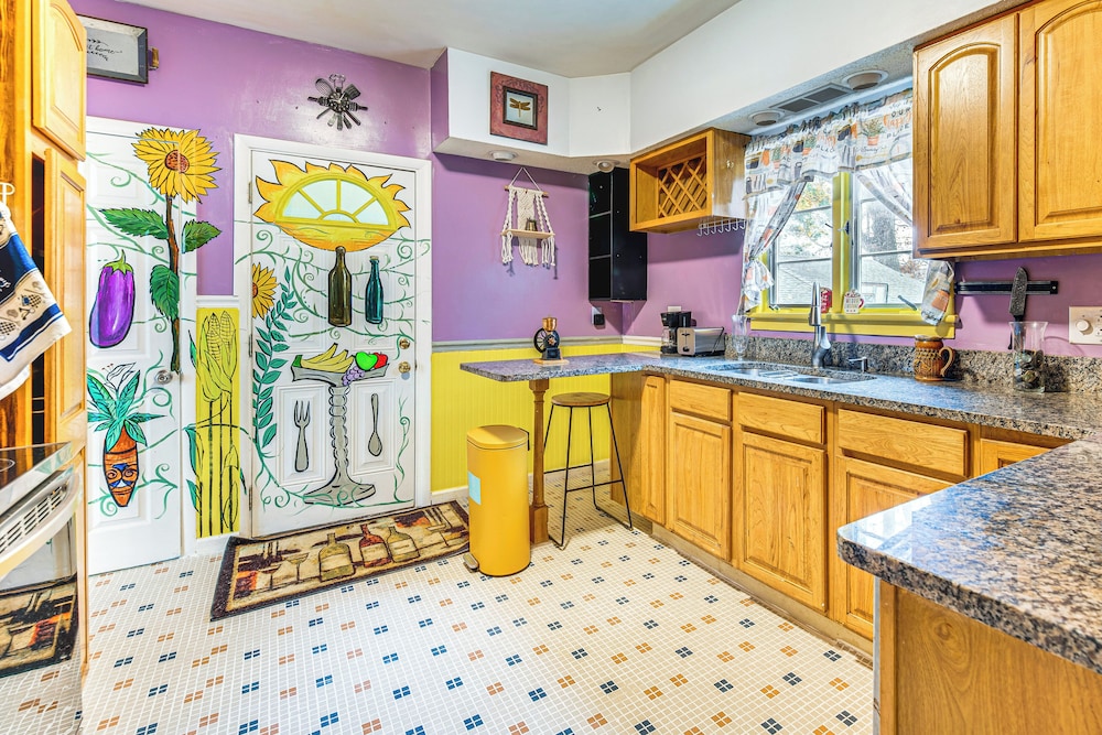 1 Mi to Dtwn: Colorful Binghamton Home
