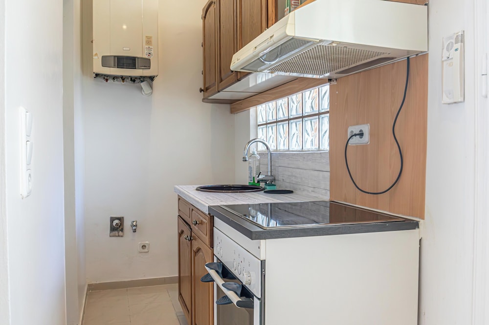 Chic 2BR Retreat Near Belvedere Palace