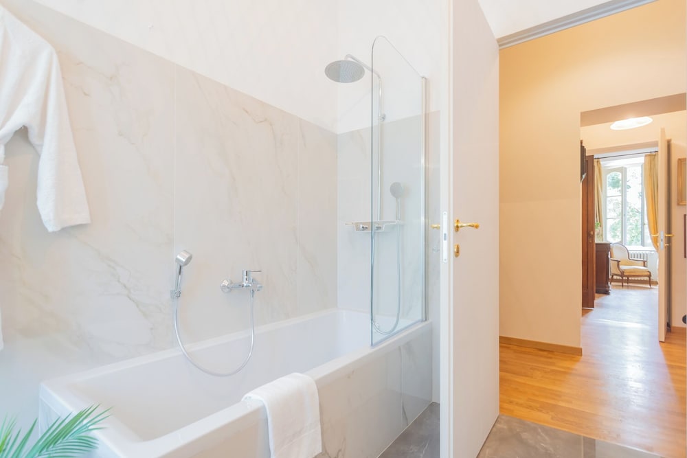 Luxury Apartments in Villa Cardinal Ciceri by Rent all Como