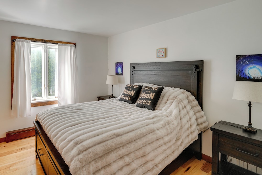 3 Mi to Colgate Lake: Mtn-view Home, Deck + Grill!