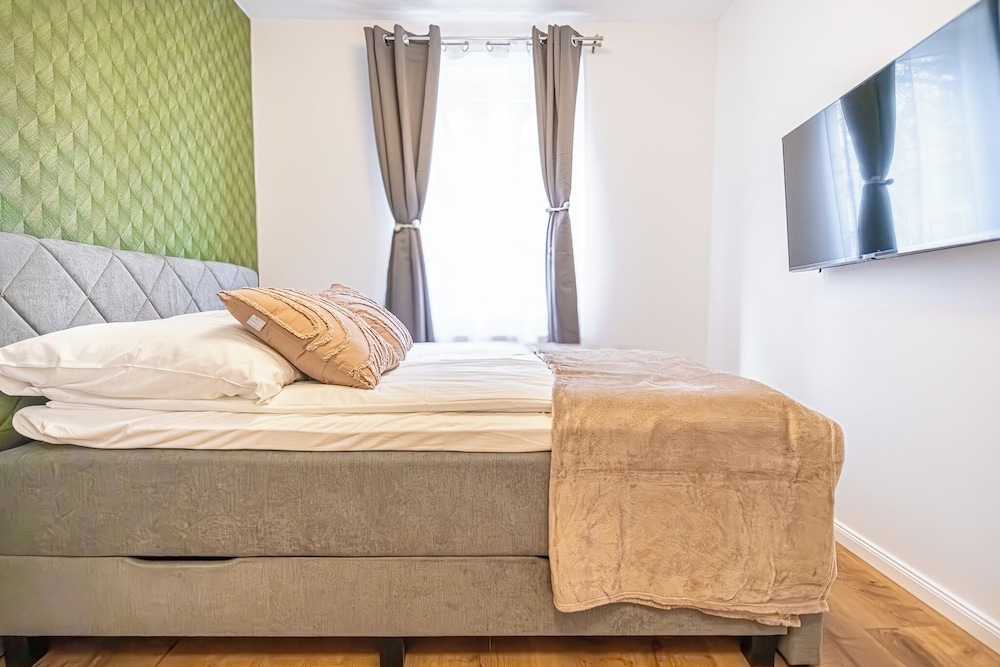 Amazing 2BR 1LR Apt Near Donaustadt