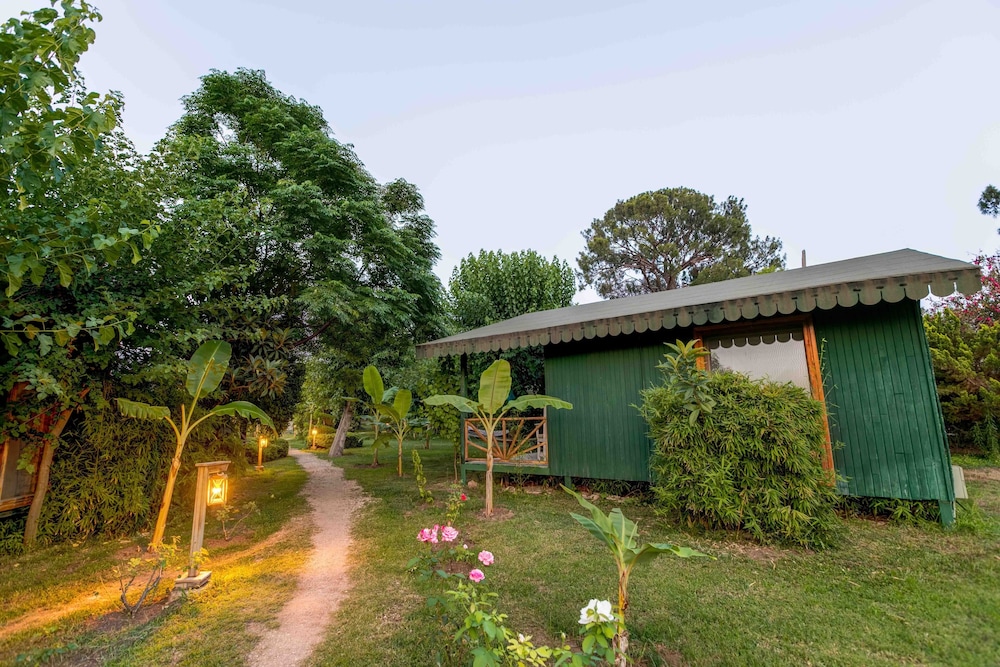 Etenna Beach Bungalows - Image 55