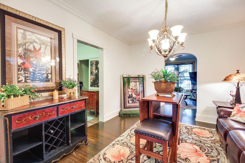 Walk to UT Southern & Dtwn Pulaski: Historic Home