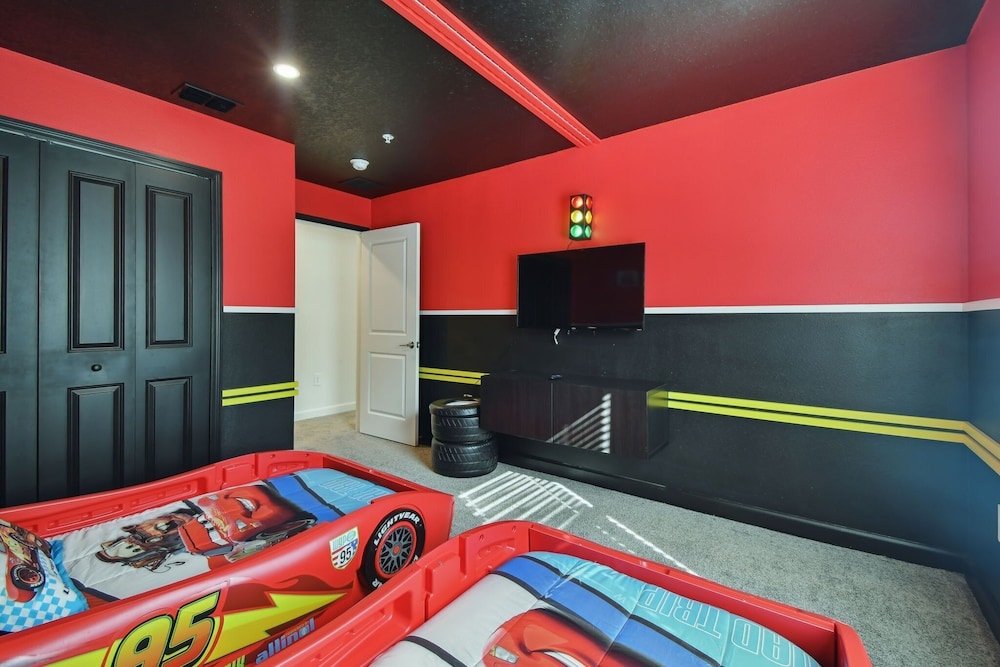 Storey Lake - Private Pool- King Bed - 4BD/3BA