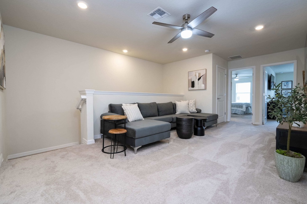 Stunning 5Bd w/ Pool @ Windsor Island Resort 3814
