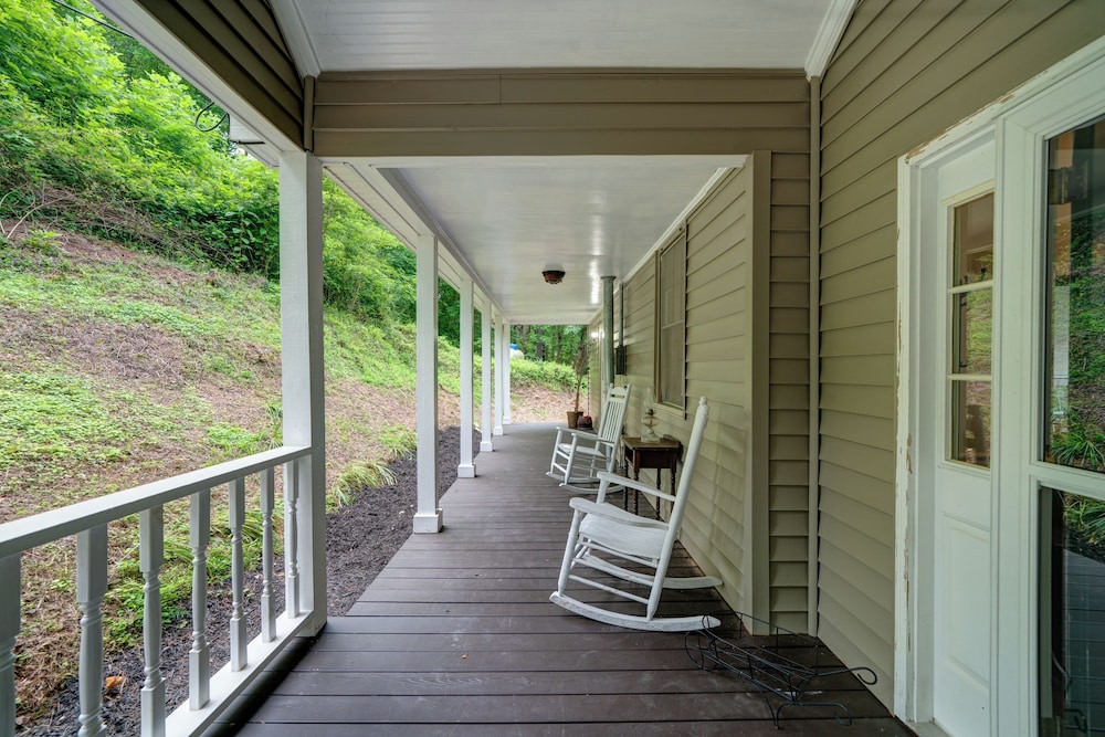 Lakeside Country Cottage