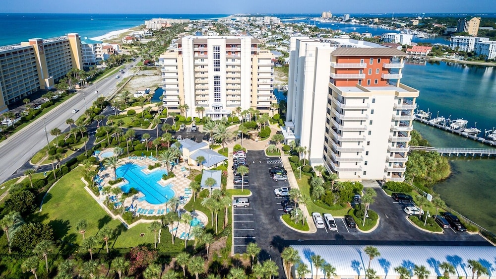 Harbor Landing 201a 3 Bedroom Condo by RedAwning
