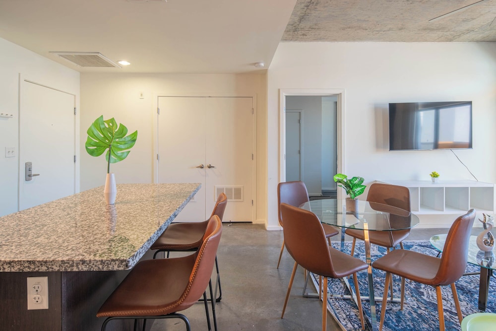 ROVE LIVING/KL - Roosevelt Point