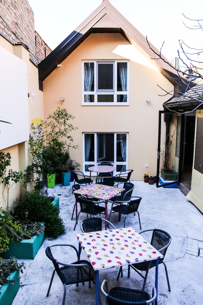 Varad Inn Hostel and Cafe