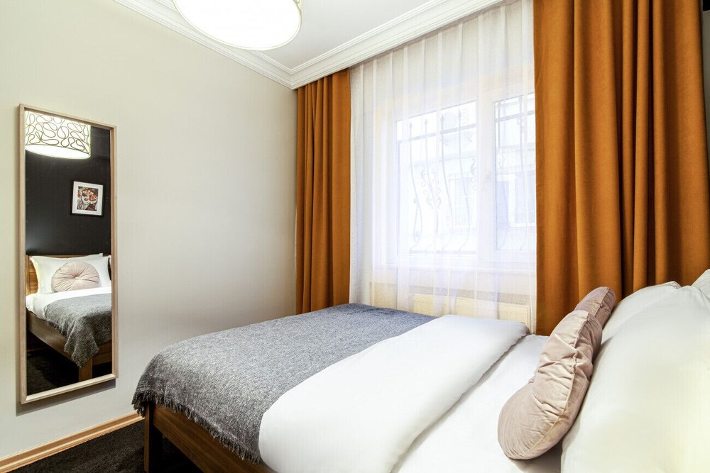 Central and Convenient Flat in Sisli