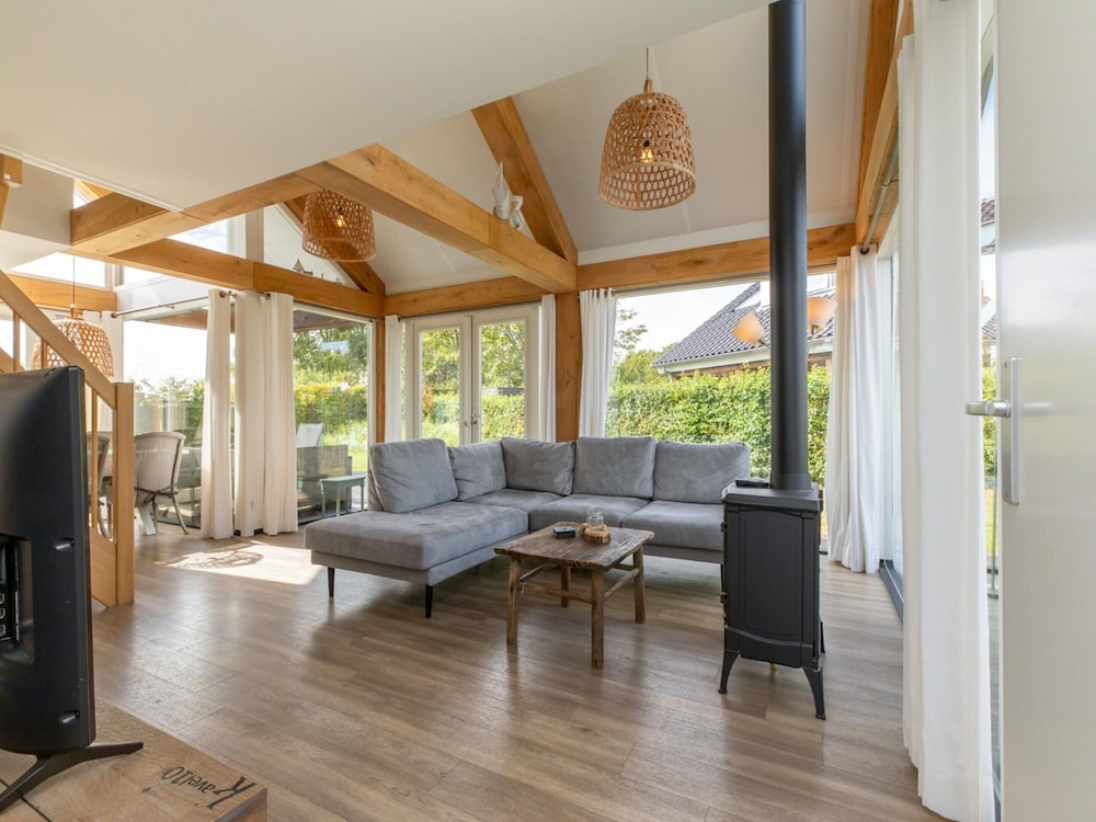Enjoy Luxury and Comfort in Holiday Villa Kavel 10