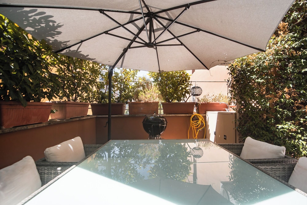 Green Hill Apartment