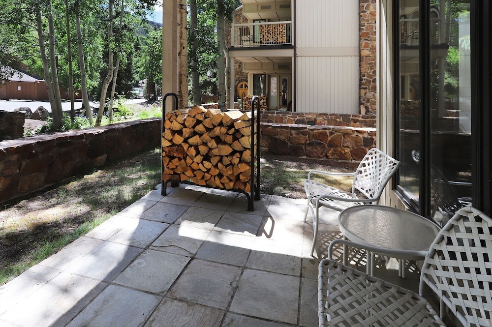 2721 Chateaux DMont by RedAwning