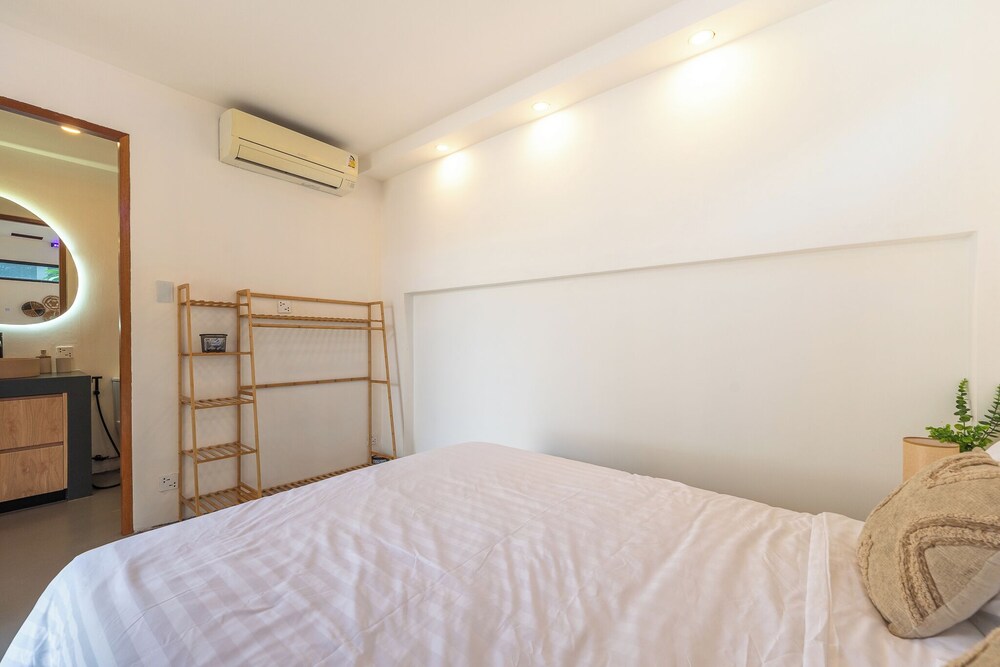 Stylish Rooftop Pool Villa Sea View V211
