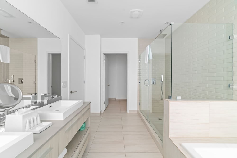 2BR Ocean Penthouse: Private Terrace & Hot Tub