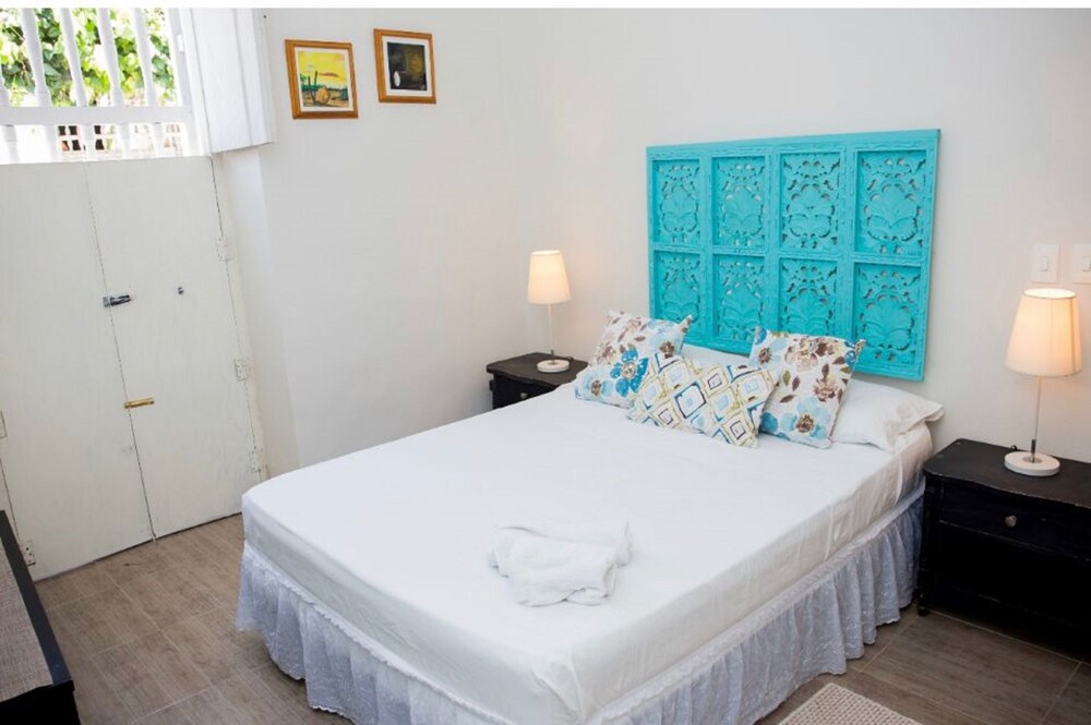 Room in Lodge - Cr-1 Room In Getsemani With Breakfast Wifi And Air Conditioning