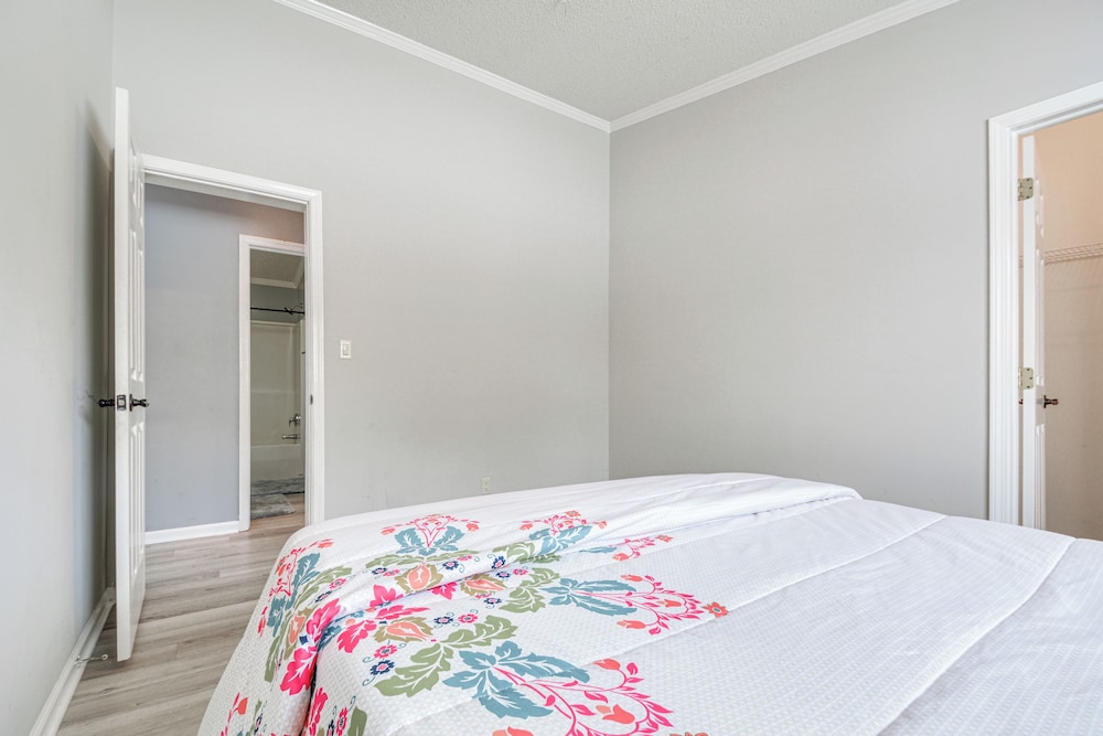 8 Mi to Jordan Lake: Spacious New Hill Home