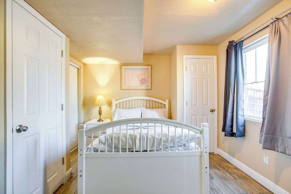 Hike, Explore & More: Aurora Retreat w/ Yard
