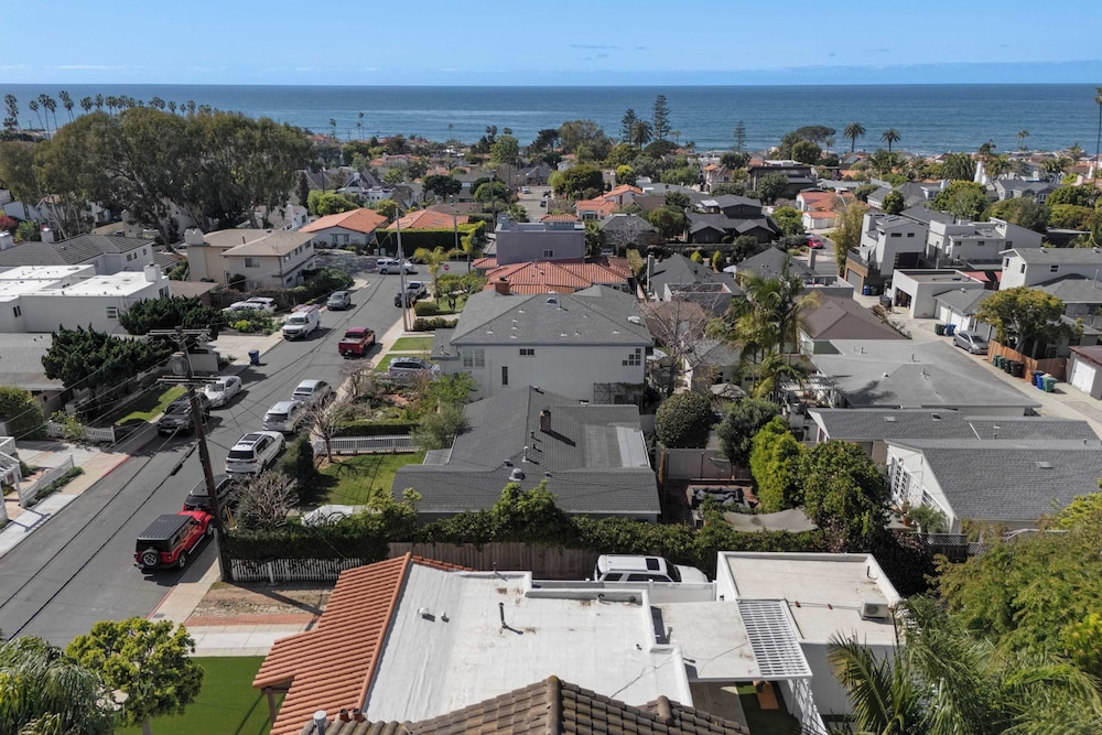 La Jolla Stay w/ Firepit & Walk to Beach Arenas