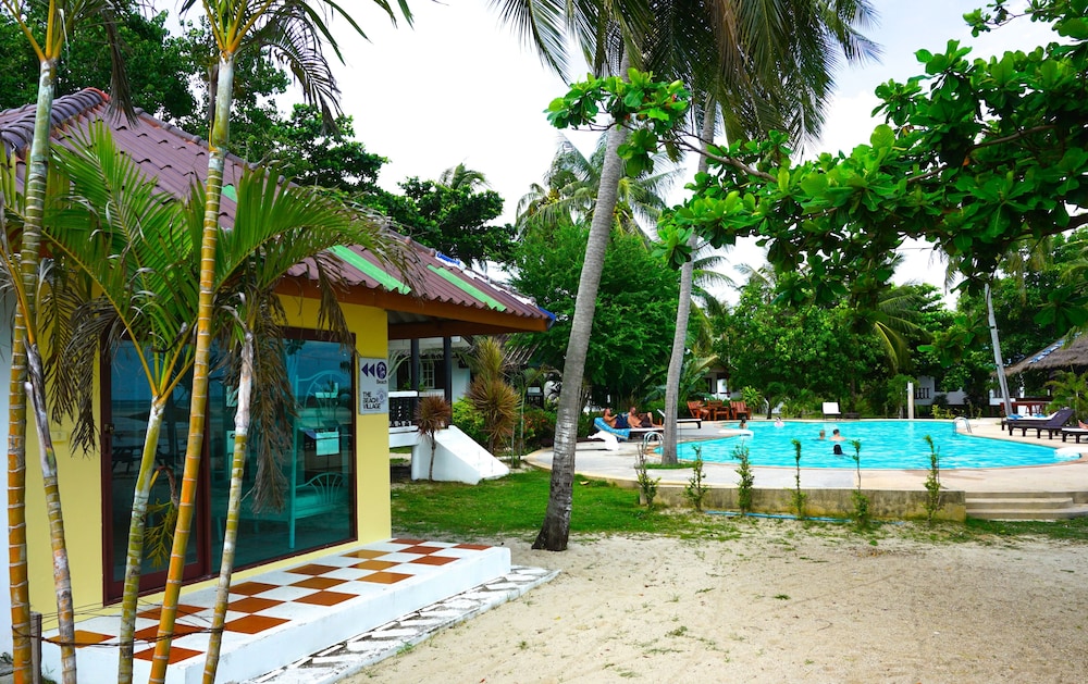 The Beach Village - Hostel