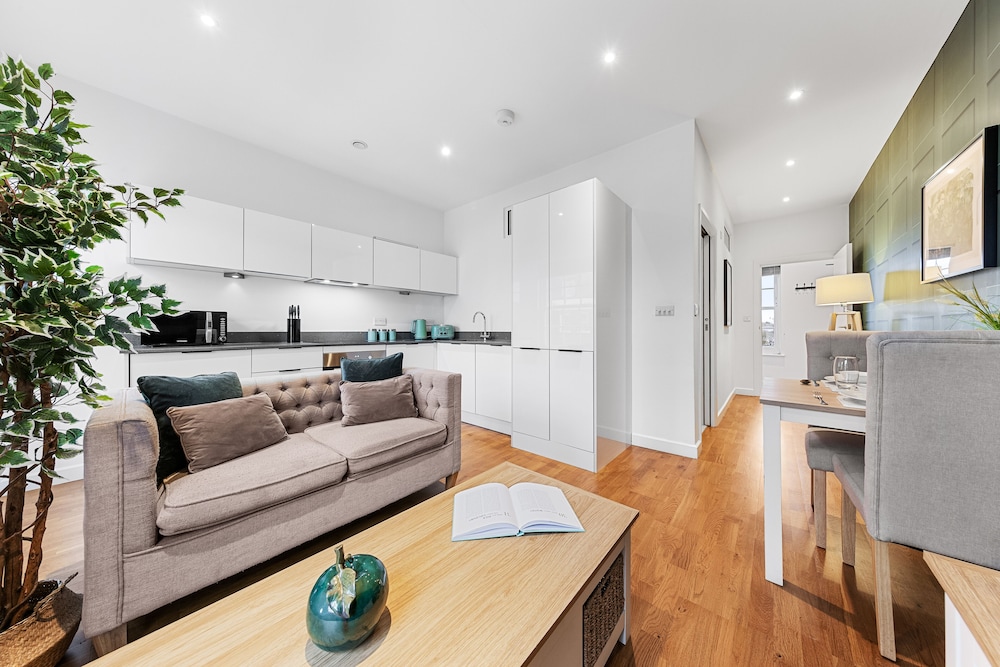 Stunning 1 Bed Apartment Near Heathrow London