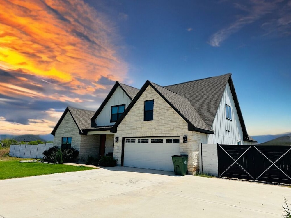 5 bedroom house near COTA AUS - Image 3