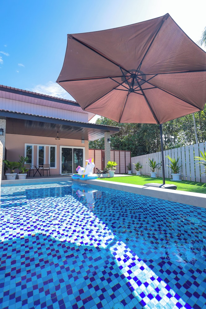 D' Village Cottage 2 – Private Pool Villas
