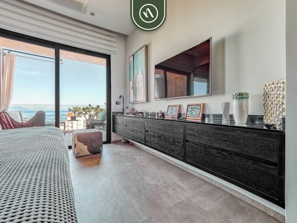 Oceanview Condo With Amazing Rooftop Pool - Gym