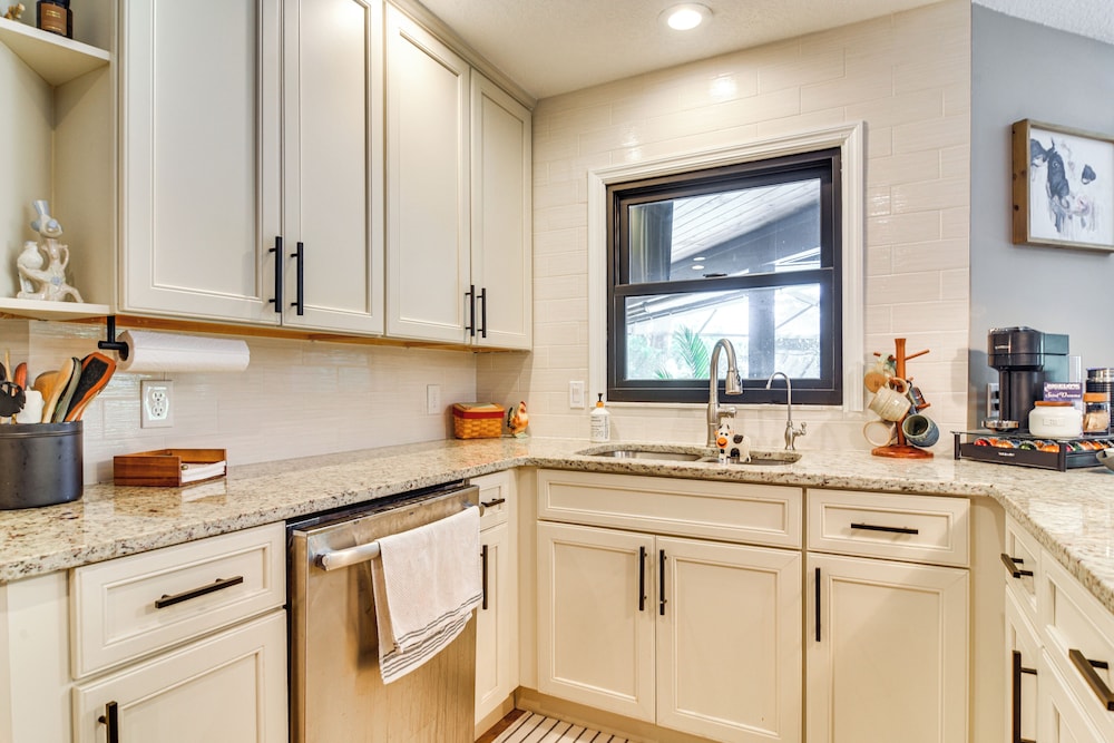 2 Blocks to Golf Course: Spacious Tampa Home!