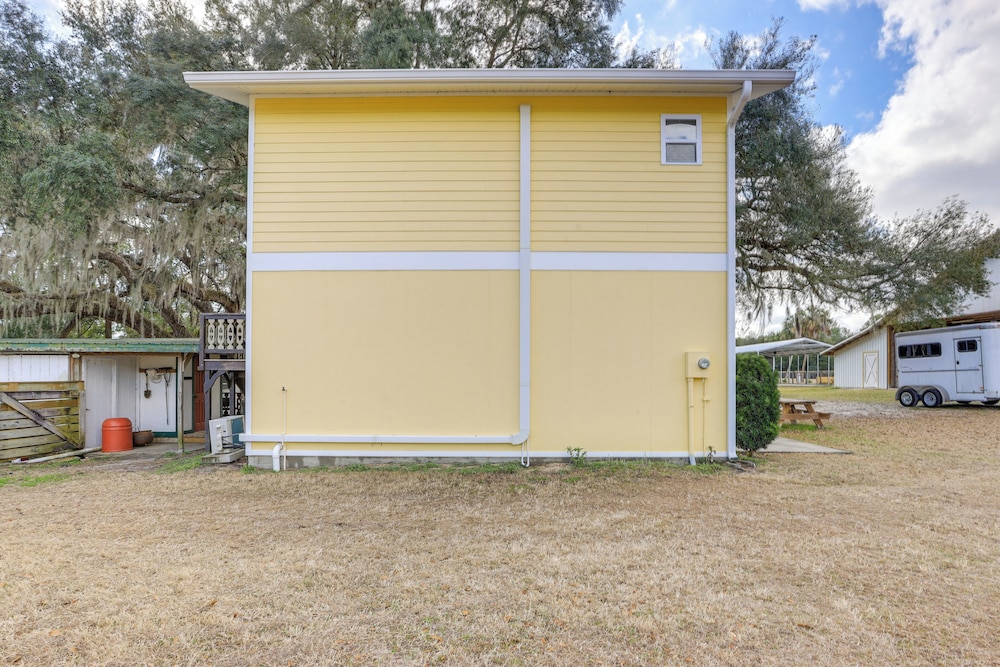 Nature Coast Hideaway w/ Deck on 5 Acres