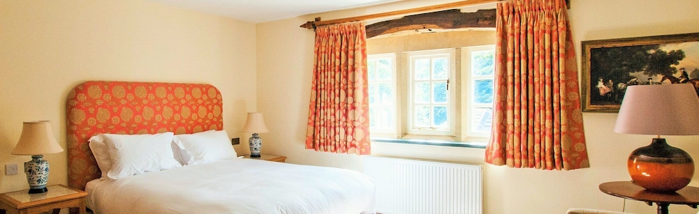 The Fleece Inn view 5