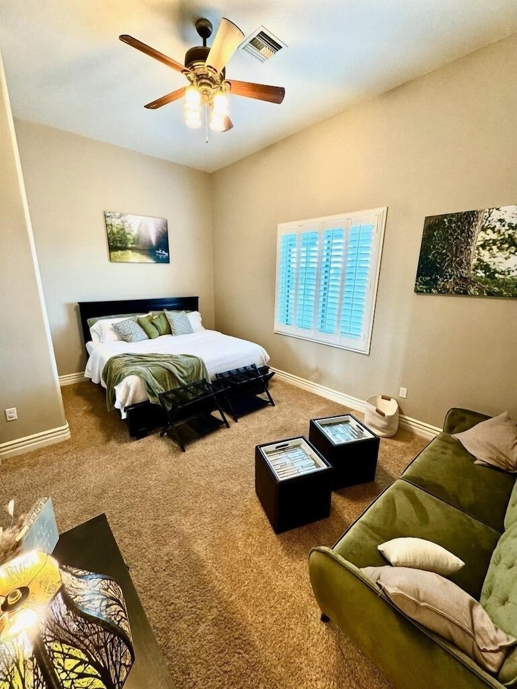 Luxury Home With Slide Pool/spa/movie Theatre 5 Bedroom Home