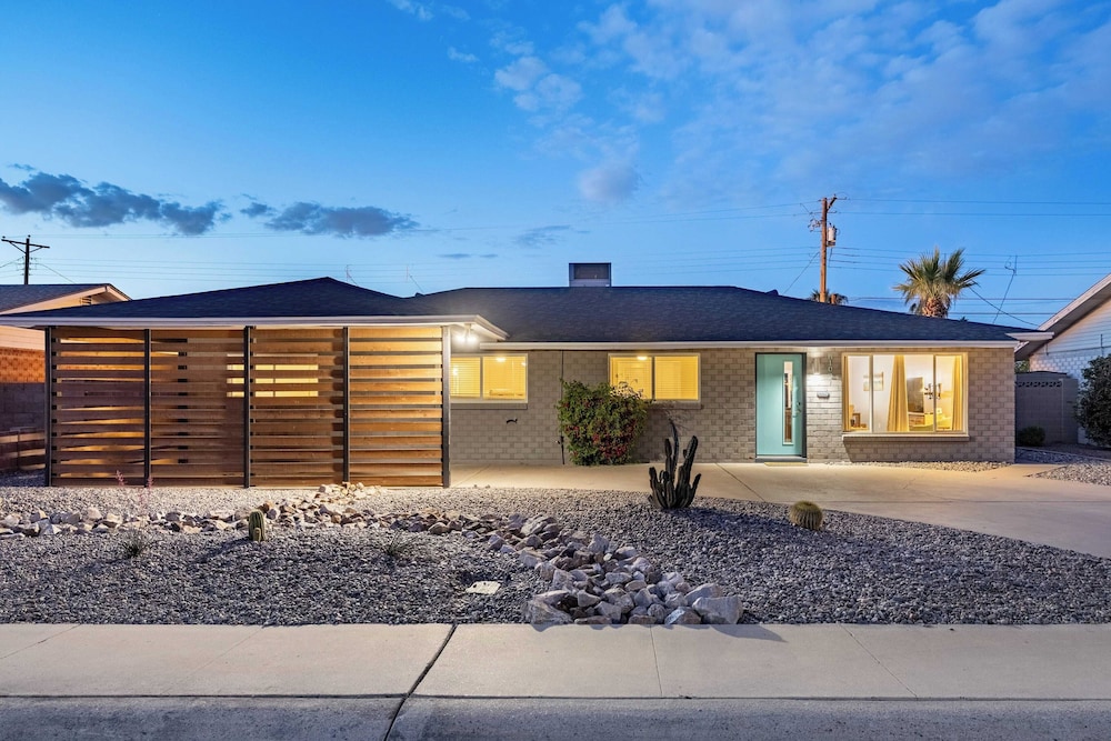 Indianola Oasis Private Pool, Outdoor Living & Old Town Access